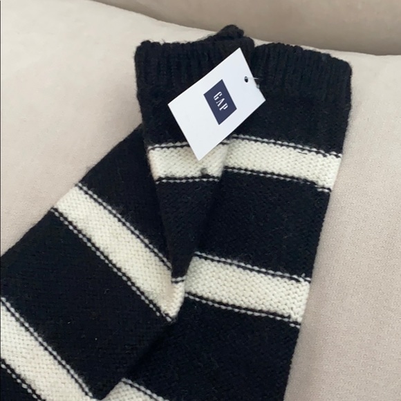 NWT Gap Gloves - Picture 2 of 4